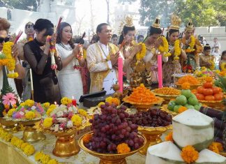 งานบวงสรวงละคร “ทศชาติชาดก ตอน พระมหาชนก” นำทีมโดย ชายแฮ็คส์-สุทธา ทวีศรีธนโชค ร่วมกับผู้จัดฯ ป้ายแดง คุณประภัสสร คุ้มสุวรรณ์