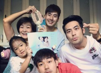 3 หนุ่มฉัตรบริรักษ์ ทุ่มเงินซื้อทองคำเป็นของขวัญในวันแม่