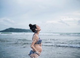 เนย โชติกา โชว์หน้าท้องใส่บิกินี่ท้าลมทะเล