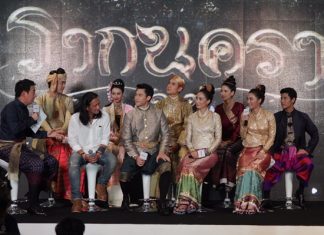 เปิดตัวอย่างยิ่งใหญ่ “รากนครา” ห้างแทบแตก