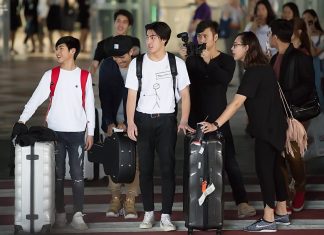 เจ้านาย เจ้าขุน เจ้าสมุทร แฟนคลับมาหนาแน่นสนามบินแตก!