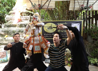 “วิคเตอร์” พาทึ่ง “ย่านคลองบางหลวง” หุ่นละครเล็ก ซ่อมแซมศิลปะโบราณ ใน “ไทยทึ่ง”