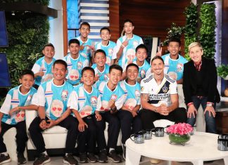 ‘ทีม 13 หมูป่า’ เล่าถึงเหตุการณ์ติดอยู่ในถ้ำหลวงใน ‘The Ellen Show’ รายการดังของอเมริกา