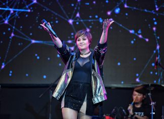 “ทาทา” แท็กทีม “มอส” ย้อนวันวานสนุกจุใจบนเวที “จีเอสบี ว๊าว คอนเสิร์ต”