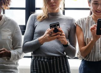 ปัญหาการเสพติดสมาร์ทโฟน ภัยมืดที่อันตรายกว่าที่คิด!