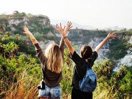 เซย์ฮัลโหลความสุข! 17 วิธีแนะให้คุณใช้ชีวิตอย่างมีความสุขท่ามกลางโลกที่แสนวุ่นวาย!