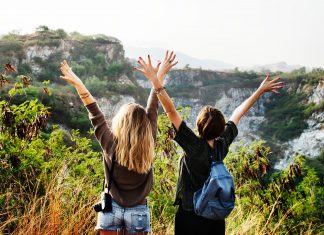 เซย์ฮัลโหลความสุข! 17 วิธีแนะให้คุณใช้ชีวิตอย่างมีความสุขท่ามกลางโลกที่แสนวุ่นวาย!