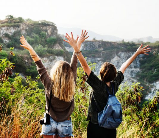 เซย์ฮัลโหลความสุข! 17 วิธีแนะให้คุณใช้ชีวิตอย่างมีความสุขท่ามกลางโลกที่แสนวุ่นวาย!