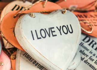 คนแอบรักฟังทางนี้! 5 วิธีบอกรักยังไงไม่ให้นก!