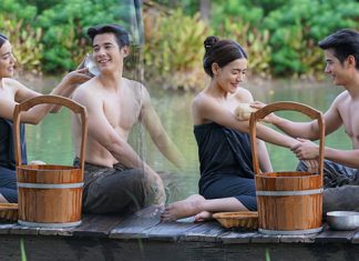 ส่งต่อความหวานรัวๆ “มาริโอ้-คิมเบอร์ลี่” นุ่งโจง-ผ้าถุง ชวนกันไปอาบน้ำ ใน “ทองเอกหมอยาท่าโฉลง”