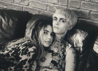 ‘คาร่า เดเลวีน’ สวีท ‘แอชลีย์ เบนสัน’ ช่วยกันแบกม้านั่งเซ็กซ์เข้าที่พัก