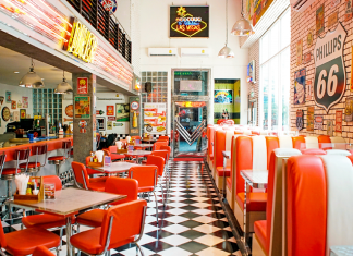 V8 Diner คาเฟ่สไตล์อเมริกันสุดชิค