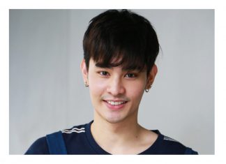 หน้าตาดีดนตรีเด่น! ทำความรู้จักกับ ‘นินิว-ศุภฤกษ์’ ศิลปินหน้าใหม่สังกัด PROMBUAK