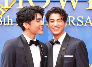 คู่จิ้นสุดฮอต! ‘มิว-กลัฟ’ คว้ารางวัล ‘HOWE THE BEST COUPLE AWARD’ แย้ม Tharn Type ซีซัน 2 เลิฟซีนจัดว่าเด็ด!