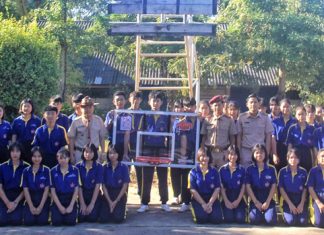 “โมโนกรุ๊ป” มอบหน้าแป้นบาสฯ โรงเรียนพระซองสามัคคีวิทยา