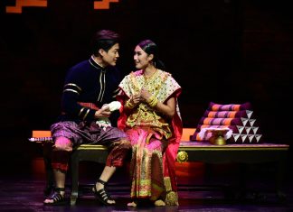 “พิษสวาท เดอะมิวสิคัล” เปิดม่านสุดยิ่งใหญ่ คุ้มค่าการรอคอยโปรดักชั่นจัดเต็มตระการตา “ตู่ – แก้ม – ชาย” นำทีมโชว์ฝีมือการแสดงสุดประทับใจ