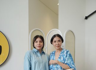 อบอุ่นใจที่สุด! 3 แม่ลูกคนดังแชร์โมเมนต์สุดน่ารักในลุคดีต่อใจจากจิม ทอมป์สัน“แพทริเซีย กู๊ด” “น้องฉัตร” และ “พะเพื่อน สกุลไทย” ควงคุณแม่คนสวยอวดลุคโทนฟ้าแบบปังคูณสองจากคอลเลกชันพิเศษรับวันแม่ของ “จิม ทอมป์สัน”