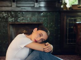 ลีวายส์® และ เอ็มม่า แชมเบอร์เลน ชวนแต่งตัวอย่างมีสไตล์ในช่วงเทศกาล กับแคมเปญพิเศษ It’s Giving Season