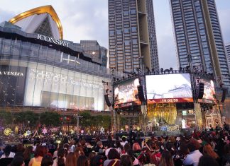 ไอคอนสยามคึกคัก ในวันสุดท้ายของปี