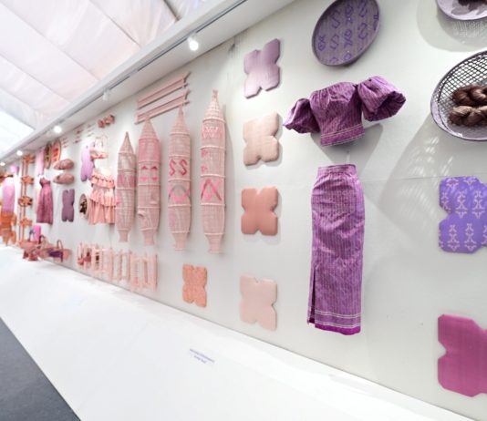 ย้อนรอยเส้นทางสายไหมบุรีรัมย์ สู่หัตถศิลป์พื้นถิ่น “Colors of Buriram” โชว์นิทรรศการผ้าไทยเทียบชั้นมหาอำนาจวงการแฟชั่นโลก