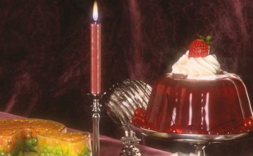 Emporio Armani เฉลิมฉลองเทศกาลแห่งความสุขด้วย “Christmas Gift Collection”